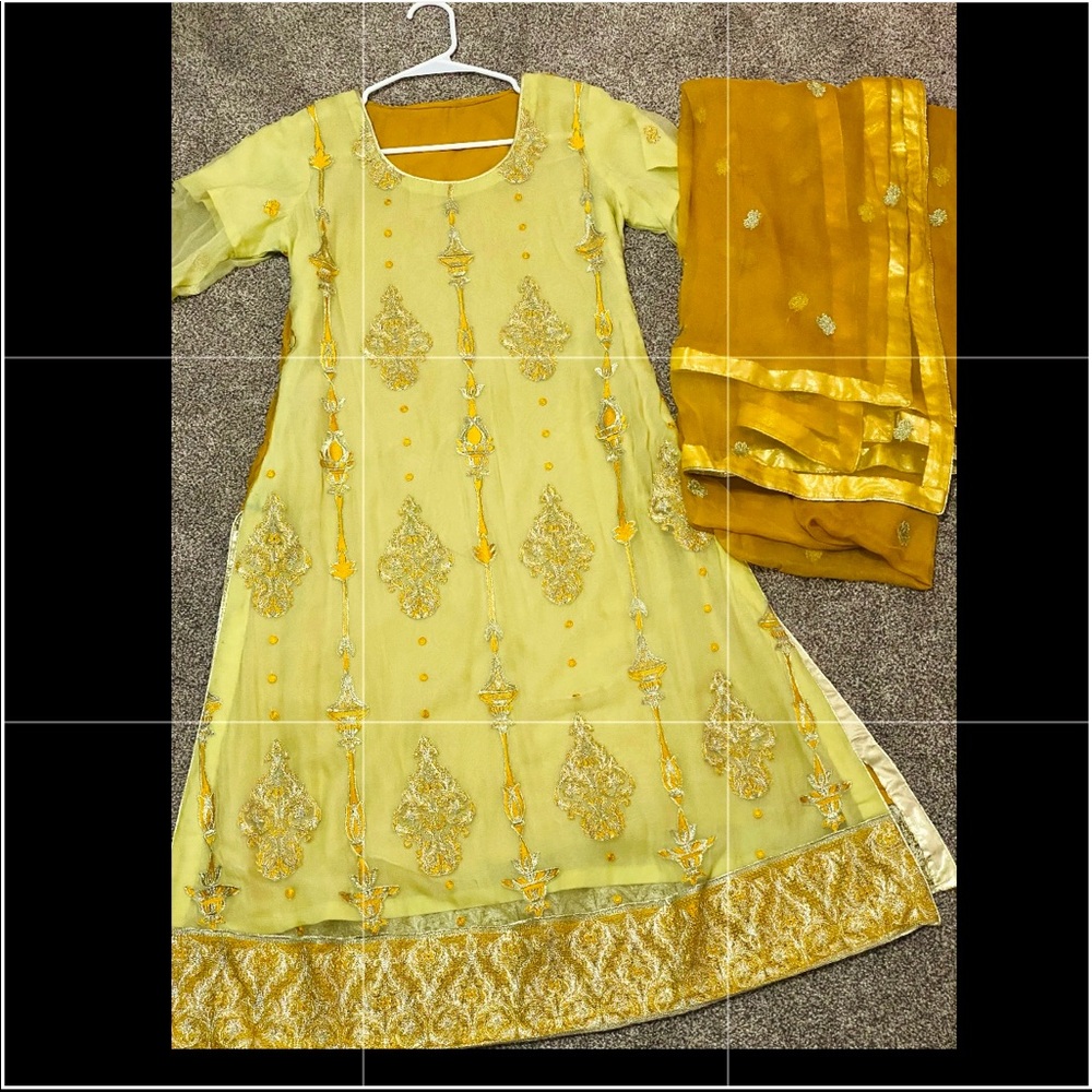 Pakistani Indian three piece suit. Shalwar kameez